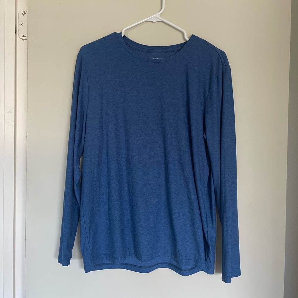 Beyond Yoga Men's Long Sleeve Crewneck Shirt in Blue